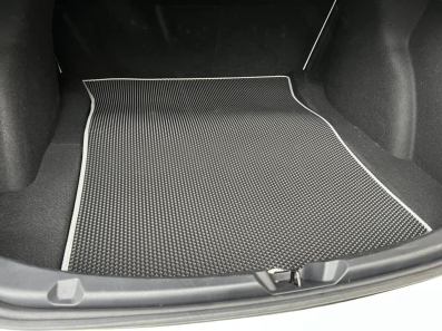 EVA bilmåtter til Tesla Model 1 gen Sedan (2017-2025)